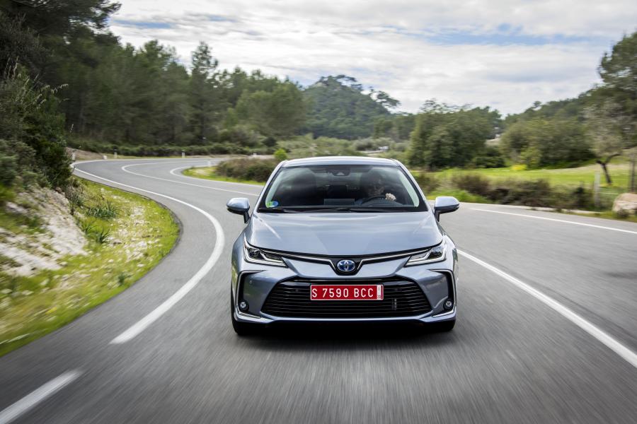 Toyota Corolla Hybrid Sedan 2019 года  (WW) (фото 9 из 25)